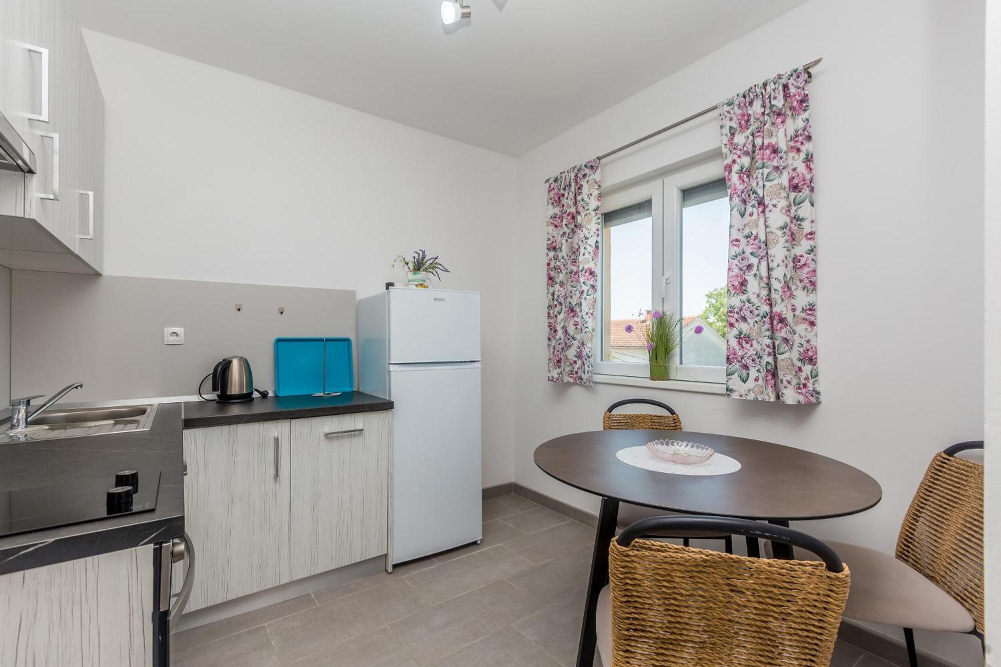 Apartmani Tena Njivice Exterior photo